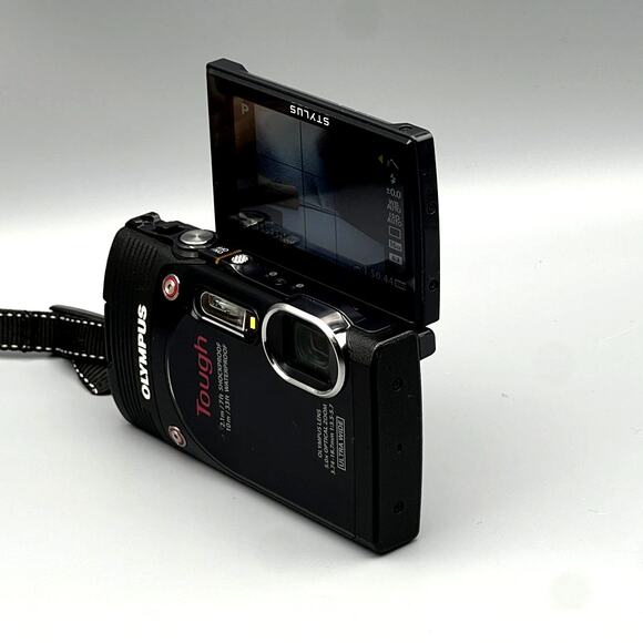 Olympus Stylus Tough TG-850 Digital Camera | 16MP | Flip Screen - Picture 3 of 4